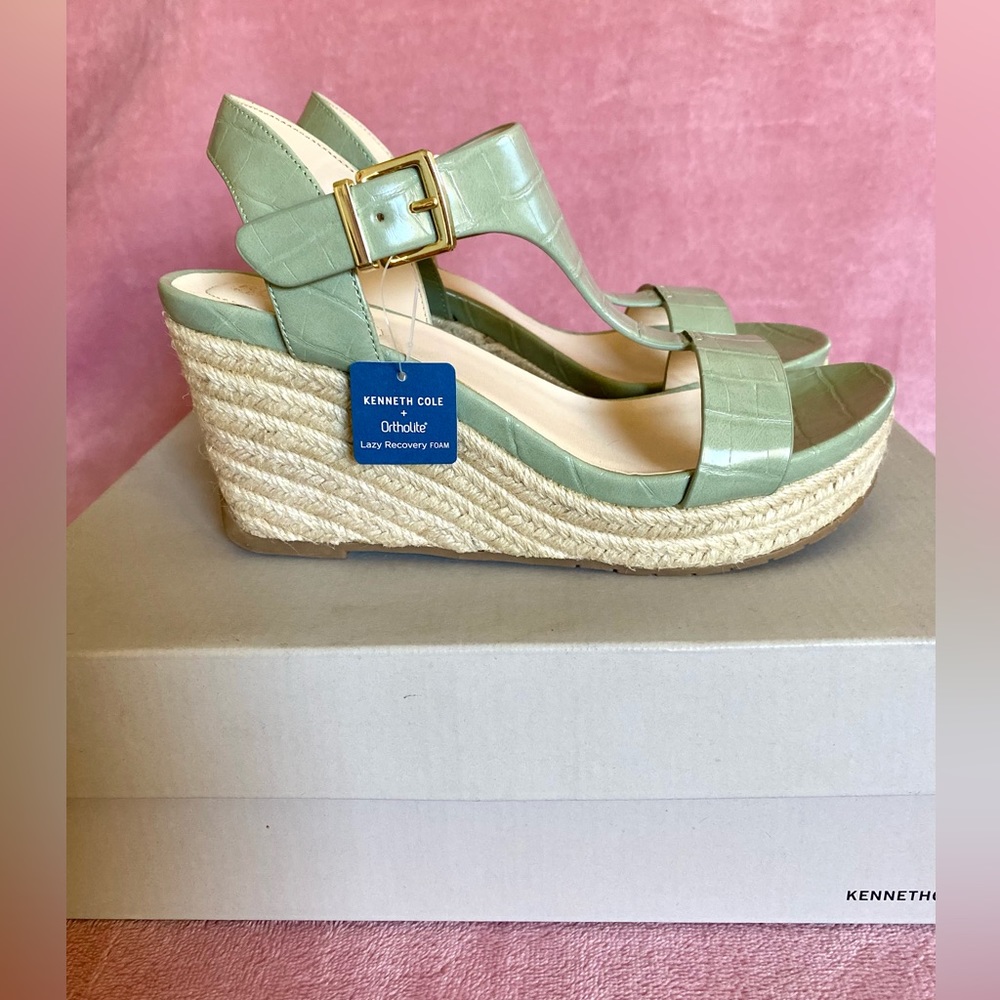 Kenneth Cole Light Green Platform Sandals Size 6.5
